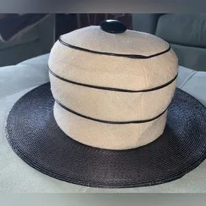 Oleg Cassini | Accessories | Vintage Oleg Cassini Round  display picture 1
